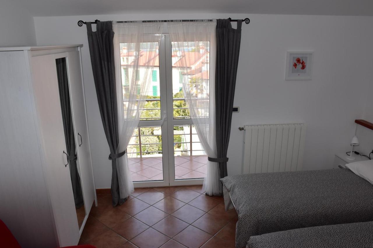 Rooms And Apartments Robert Ровин Екстериор снимка
