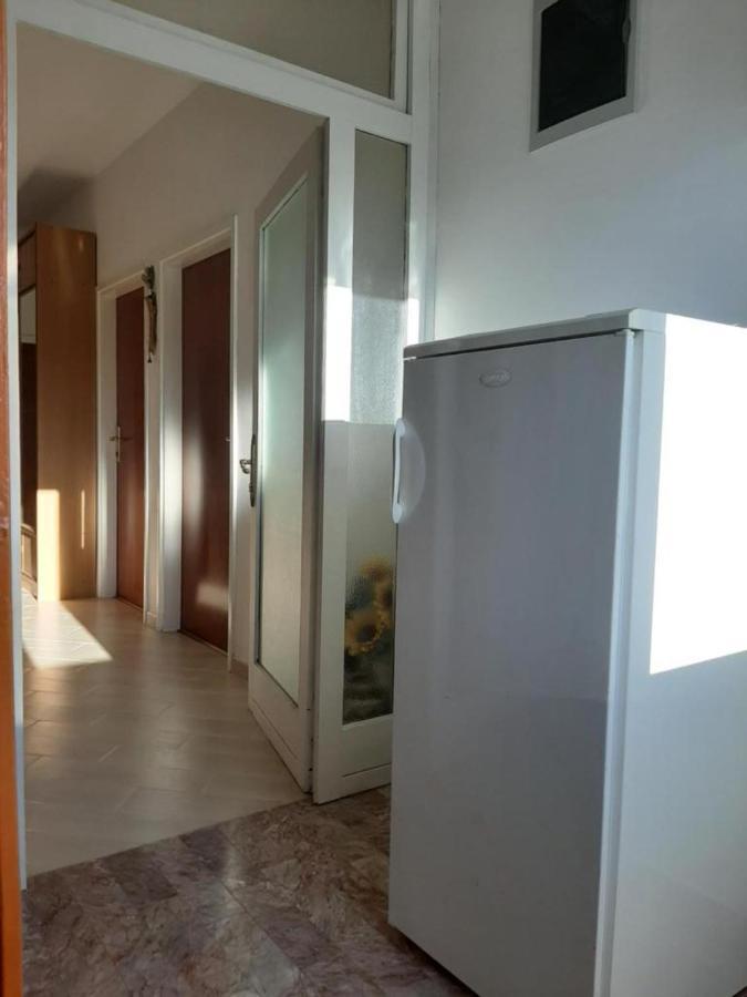 Rooms And Apartments Robert Ровин Екстериор снимка