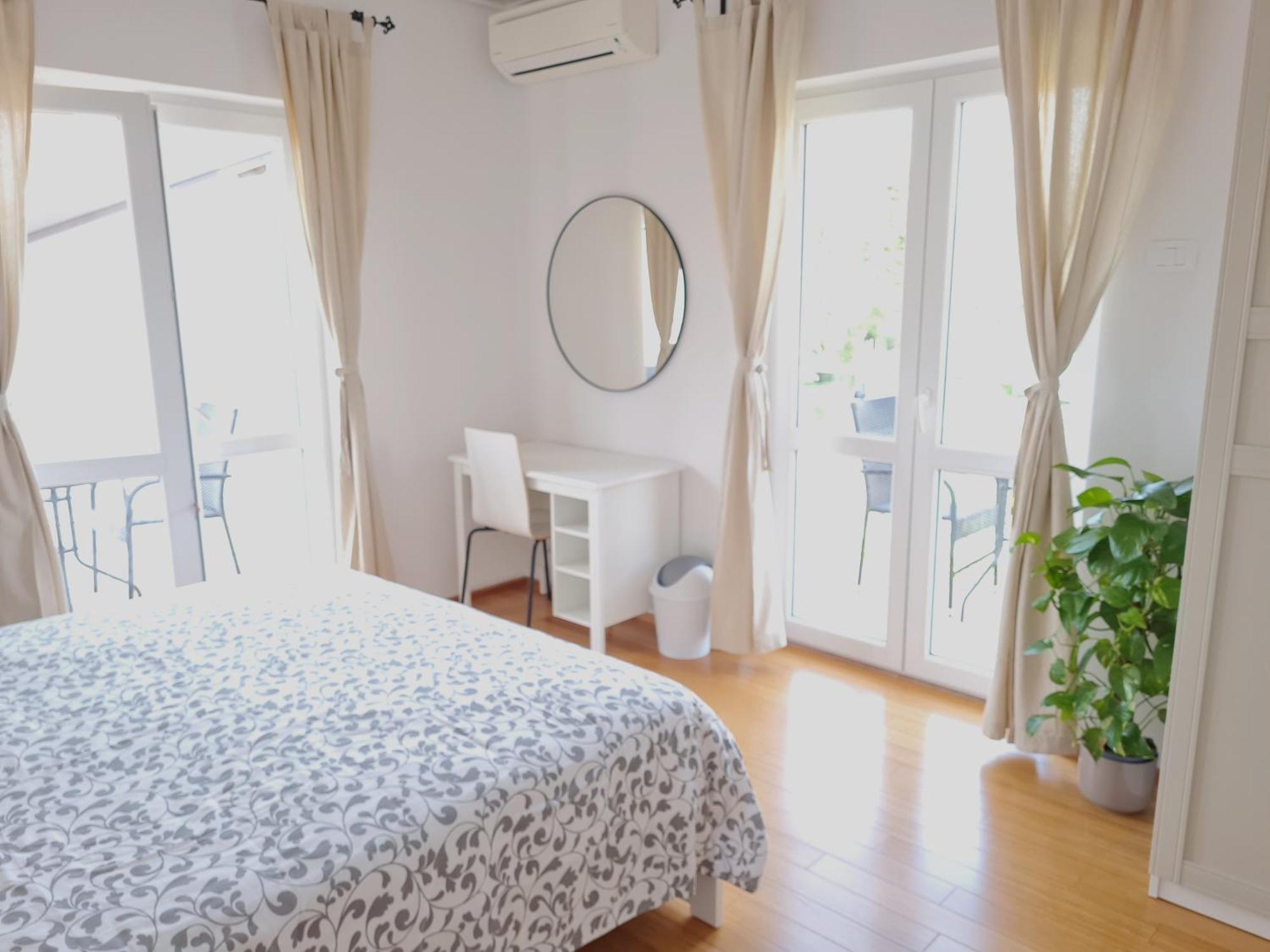 Rooms And Apartments Robert Ровин Екстериор снимка