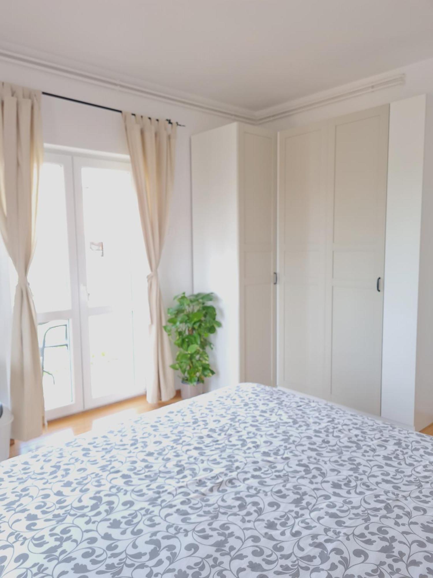 Rooms And Apartments Robert Ровин Екстериор снимка